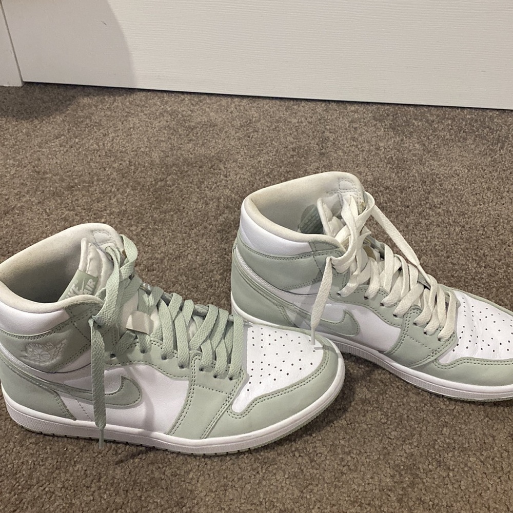 Seafoam Nike Jordan’s - Picture 3 of 4